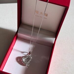 18K white gold heart shaped pendant & silver necklace choker jewelry NEW in box,